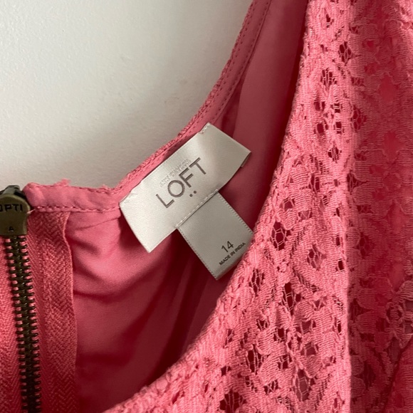 Inside Lining all through the dress - Picture 3 of 4